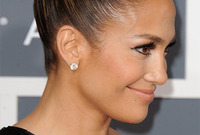 J-lo-goes-cleopatra-style-side